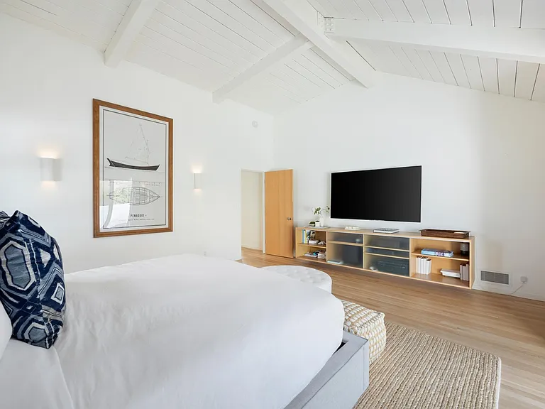 Enjoy your favourite movie or TV show while snuggled into the comfy blankets.