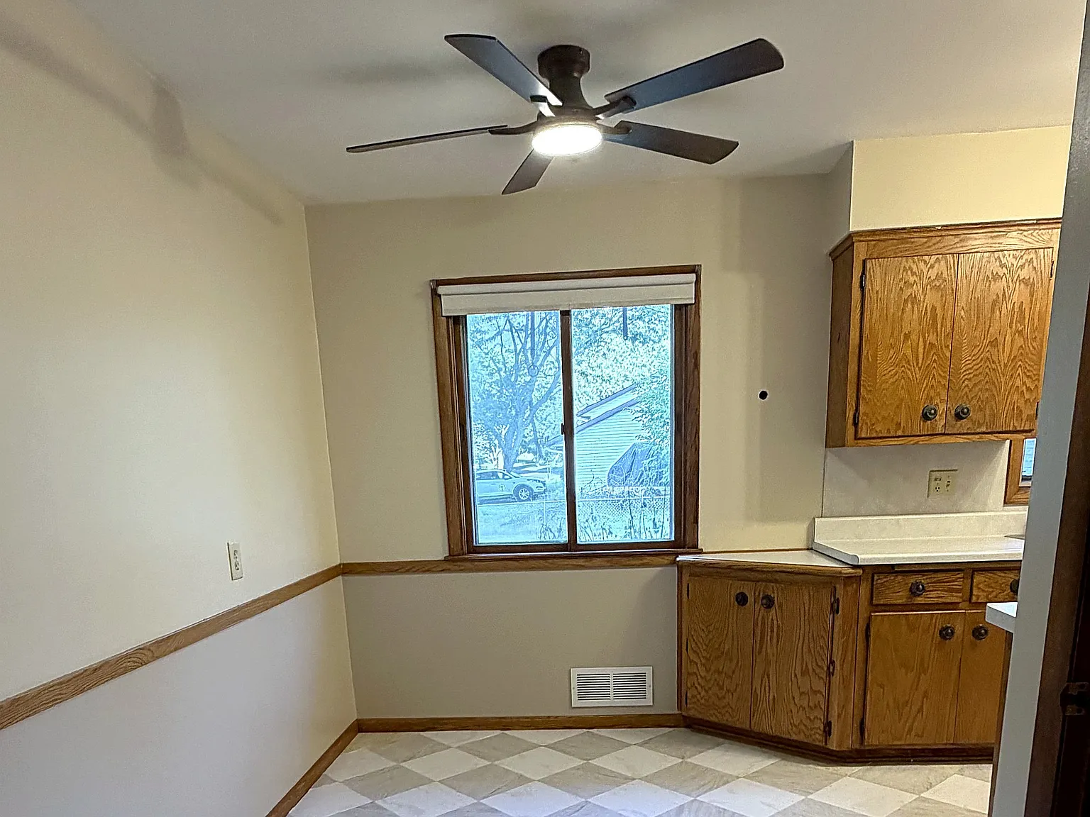 3 bed, 1488 sqft, $2,150 — Photo 4