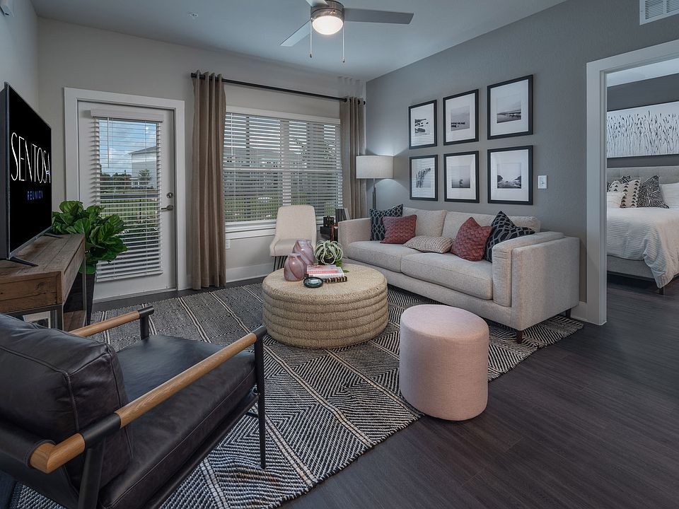 1st image of 400 Hidden Palm Cir #10557279