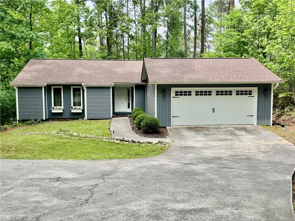 1279 Coneross Point Dr, Seneca, SC 29678