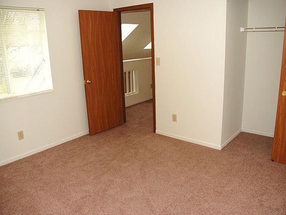 5th image of 3083 Mill Pond Dr