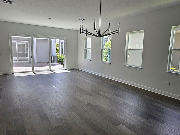 5th image of 10172 Pearson Ave