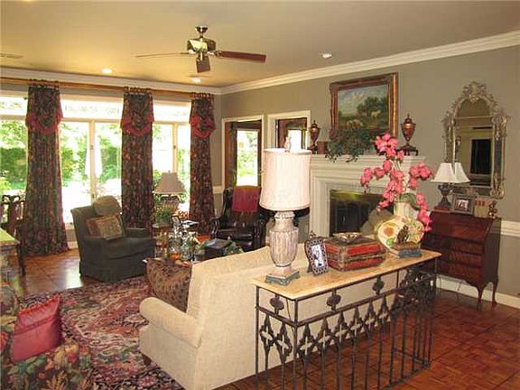 5th image of 2603 Park Creek Dr