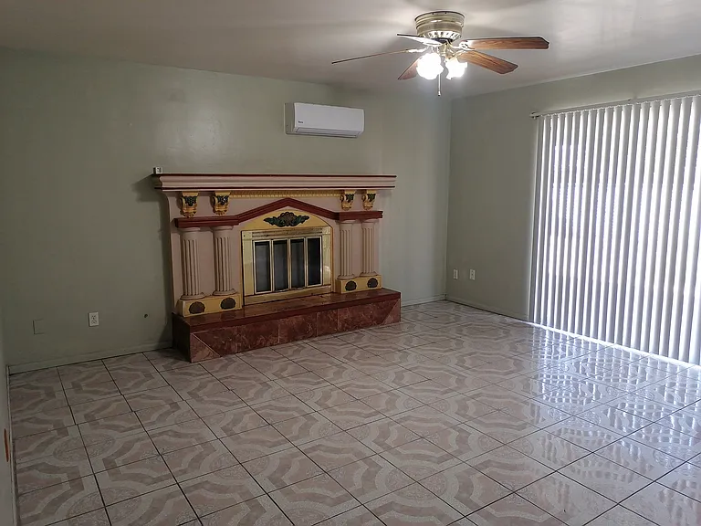 708 Pinewood Ct — Photo 2