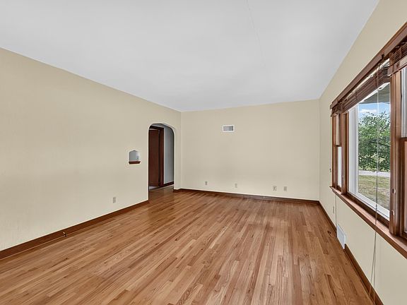 5th image of 443 S Main St