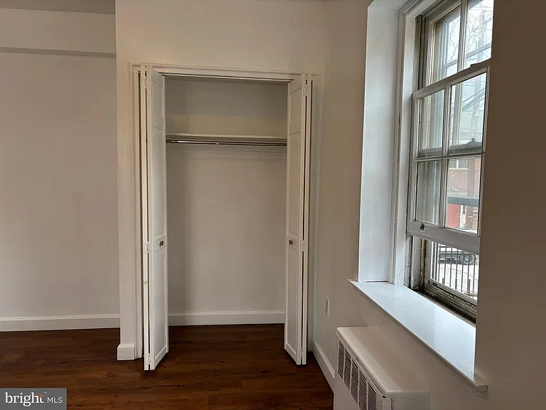 676 Perth Pl #B — Photo 16