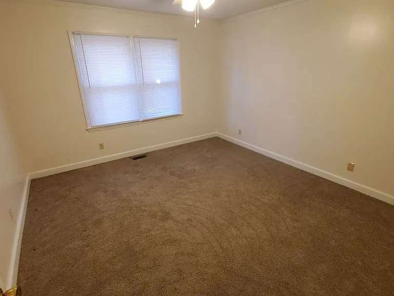 6051 Satterwhite — Photo 2