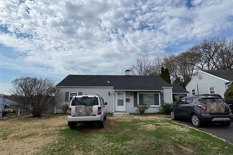 1st image of 207 N Oxford Valley Rd