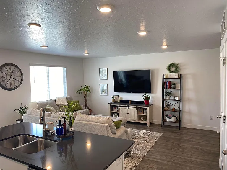 1066 E Pilot St — Photo 6