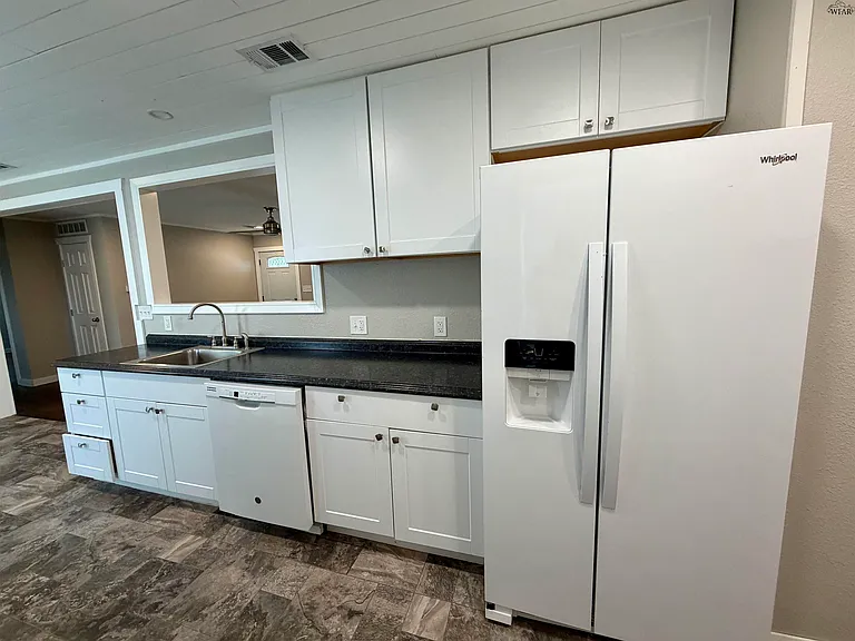 404 N West Ave — Photo 8