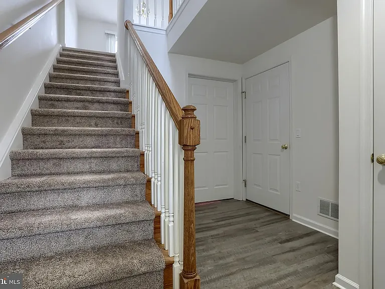 2120 Autumn Ct — Photo 4