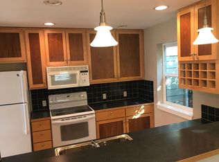 913 N 104th St, Seattle, WA 98133