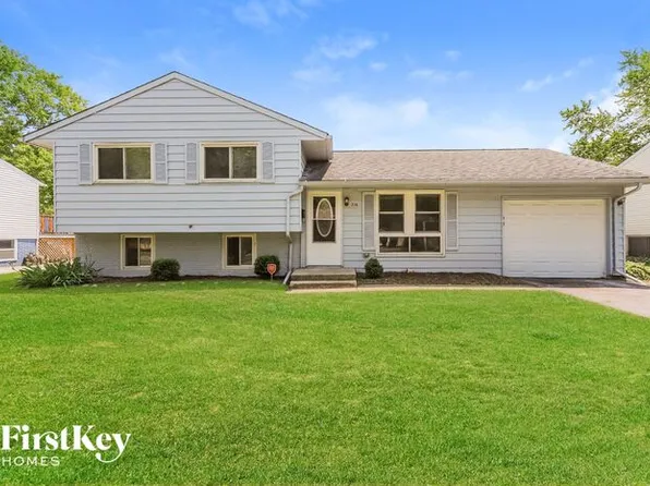 216 E Maple Dr, Glenwood, IL 60425
