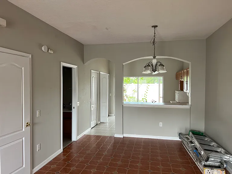Kings Crossing Dr — Photo 10