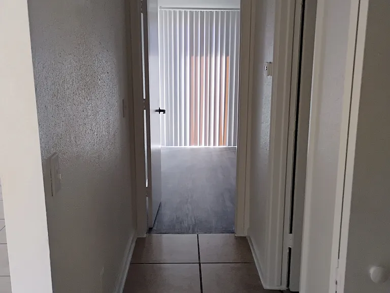 924 W Cinnabar Ave #4 — Photo 5