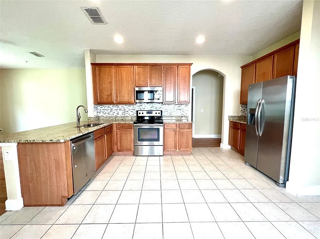 4 bed, 2.5 bath, 2767 sqft, $2,995 — Photo 2