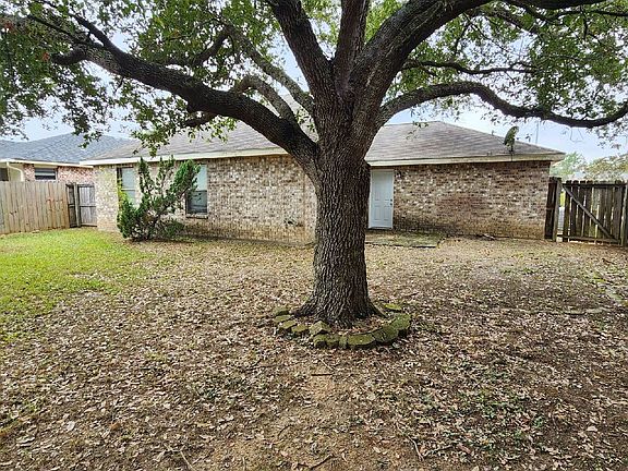 2nd image of 10365 Huntleigh Dr