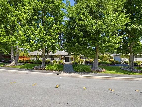 3rd image of 2140 Carmelita Ave