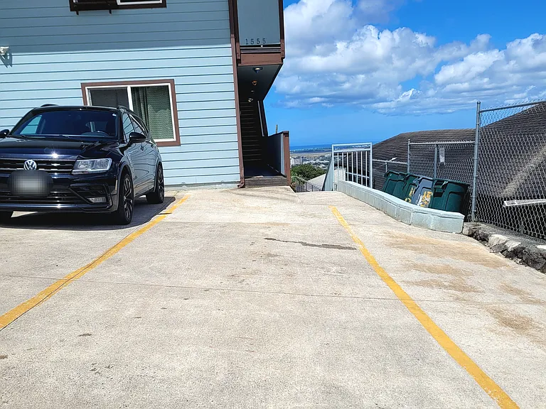 1555 Pahulu St E — Photo 21