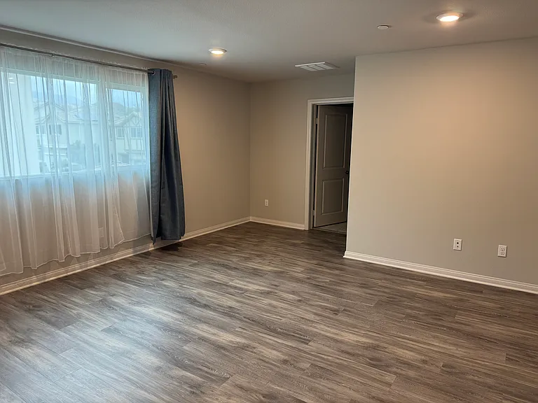 11612 N Amsterdam Ln — Photo 9