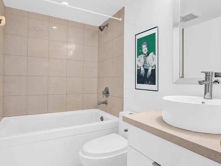 1212 Howe St #1802 — Photo 8