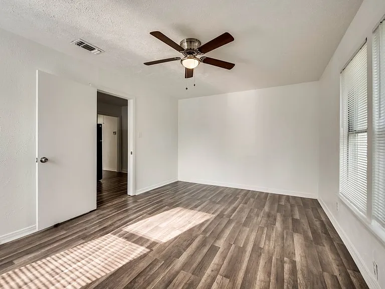 3540 Burton Ave #B — Photo 10