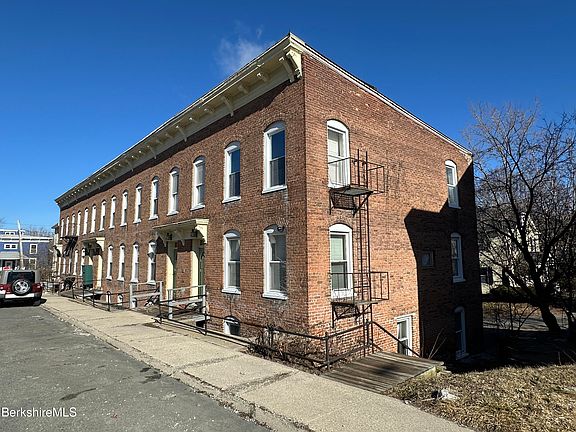 2nd image of 40 Reed St