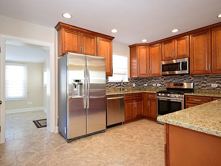1102 Canfield Rd — Photo 2