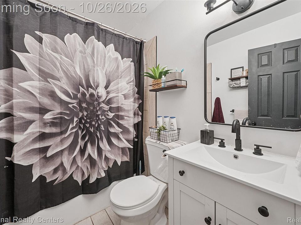 966 E Greendale, photo 17