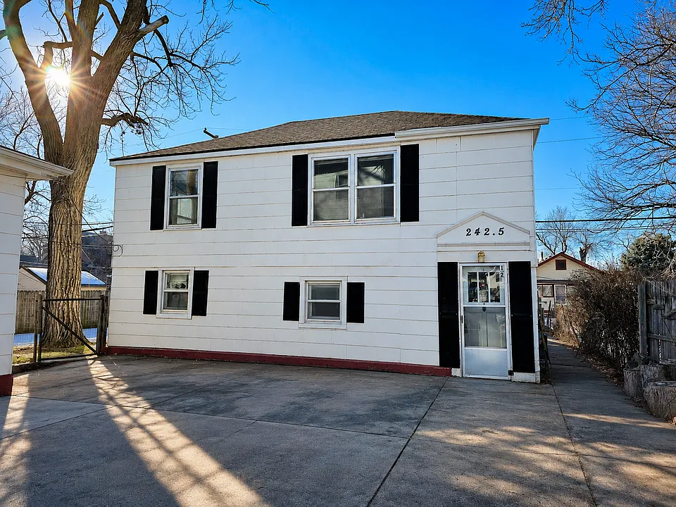 242.5 S 10th St