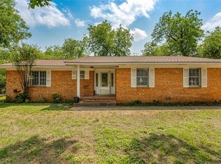 300 W Ross Ave, De Leon, TX 76444