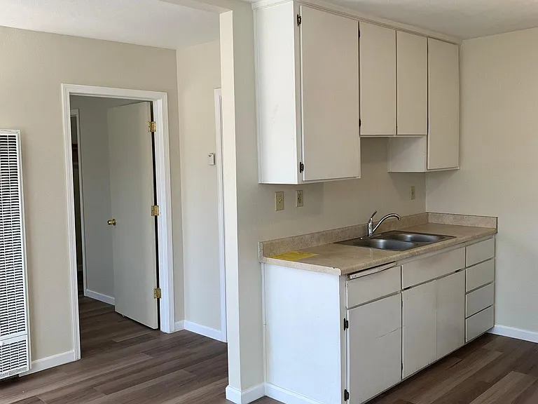 532 Rochex Ave — Photo 8