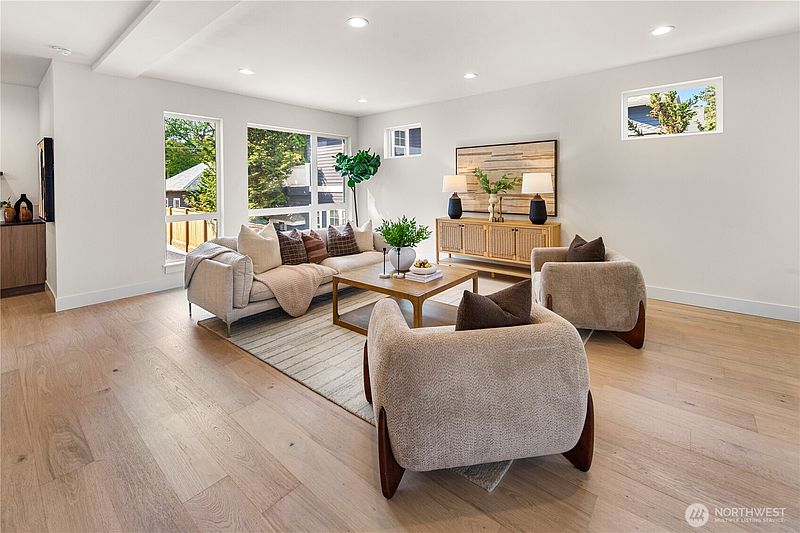 2nd image of 613 18th Avenue E