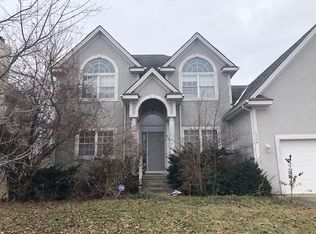 1309 SW Pebble Ln, Lees Summit, MO 64082