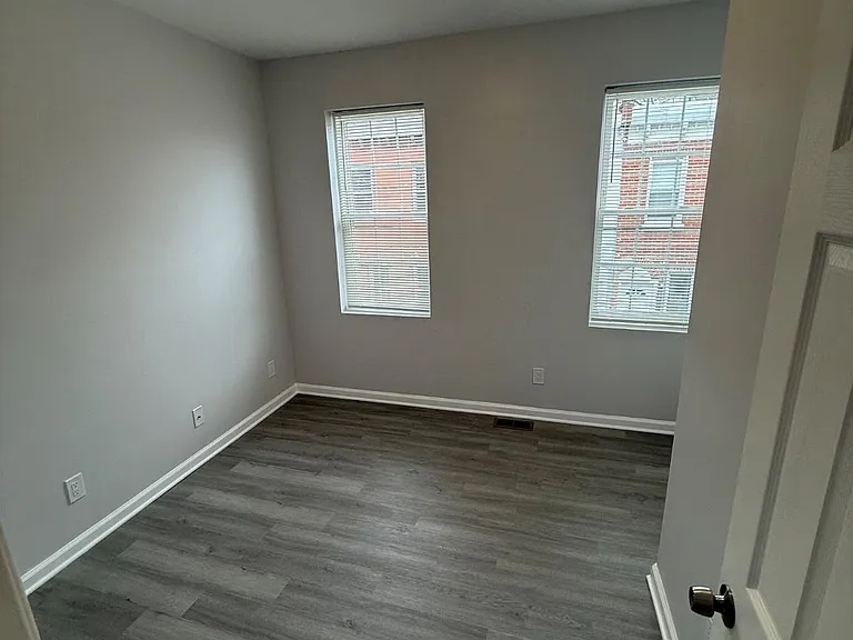 1920 N Darien St — Photo 32