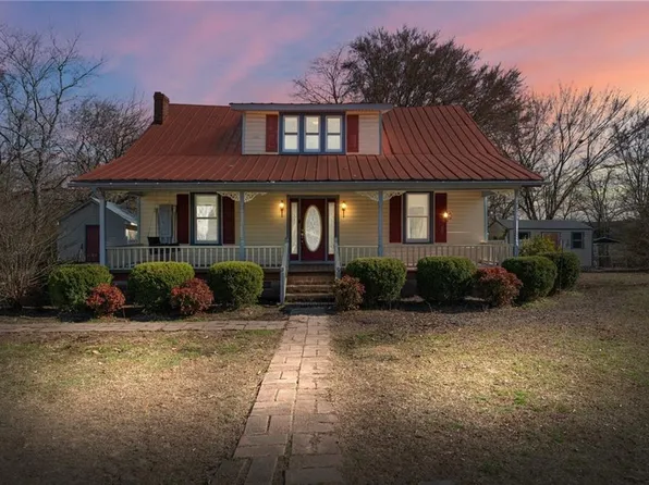 6 Depot Road, Eure, NC 27935