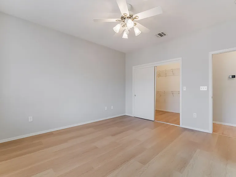 2571 Thatcher Ave — Photo 15