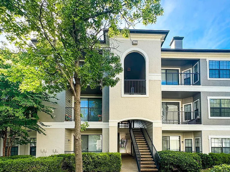 Saxony at Chase Oaks Apartments — Photo 12