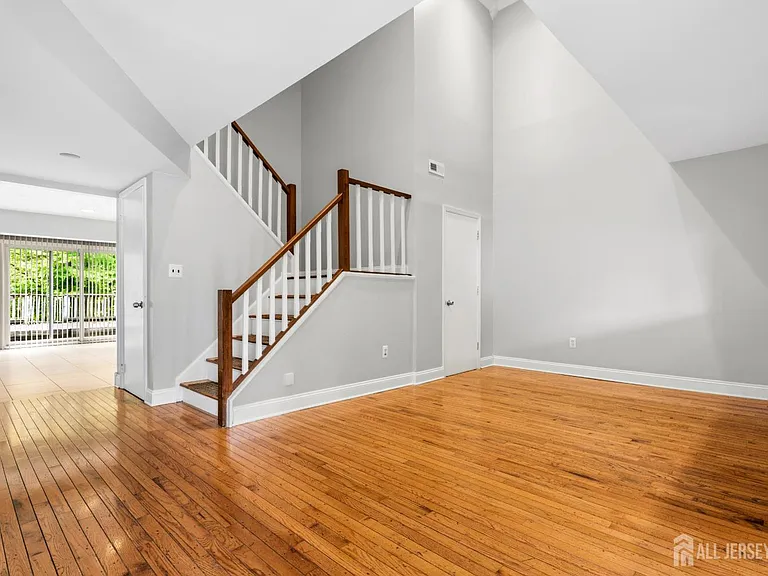 88 Wilshire Ct — Photo 4