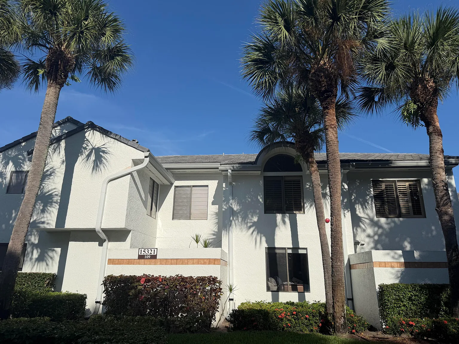2 bed, 2.0 bath, 1513 sqft, $8,900 — Photo 2