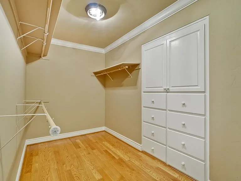 1150 Meredith Ave — Photo 51