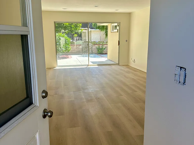 453 Baja Ct — Photo 2