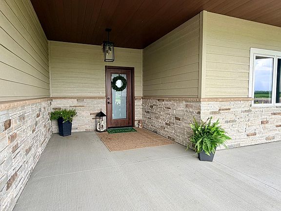 4th image of 2555 Sutherland Dr