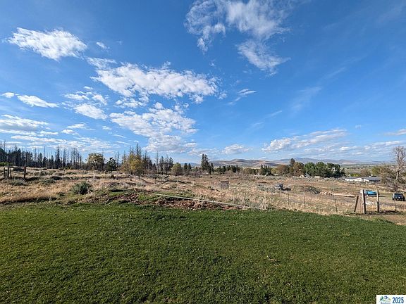 3rd image of 460-245 Ponderosa Blvd