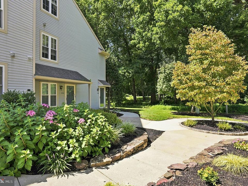 1st image of 106 Harwood Ct