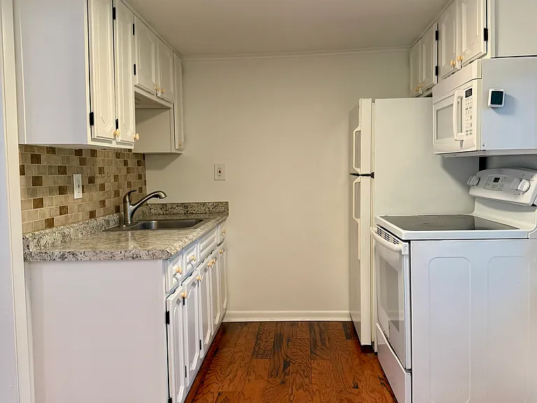 3046 Main St #1L — Photo 6
