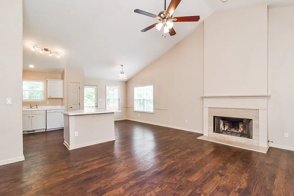 4 bed, 3.0 bath, 2195 sqft, $2,450 — Photo 4