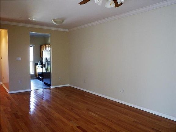 4th image of 14 Brandon Hall Dr APT A