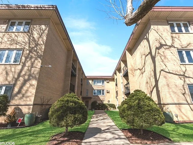 3552 N Oleander Ave #205 — Photo 1
