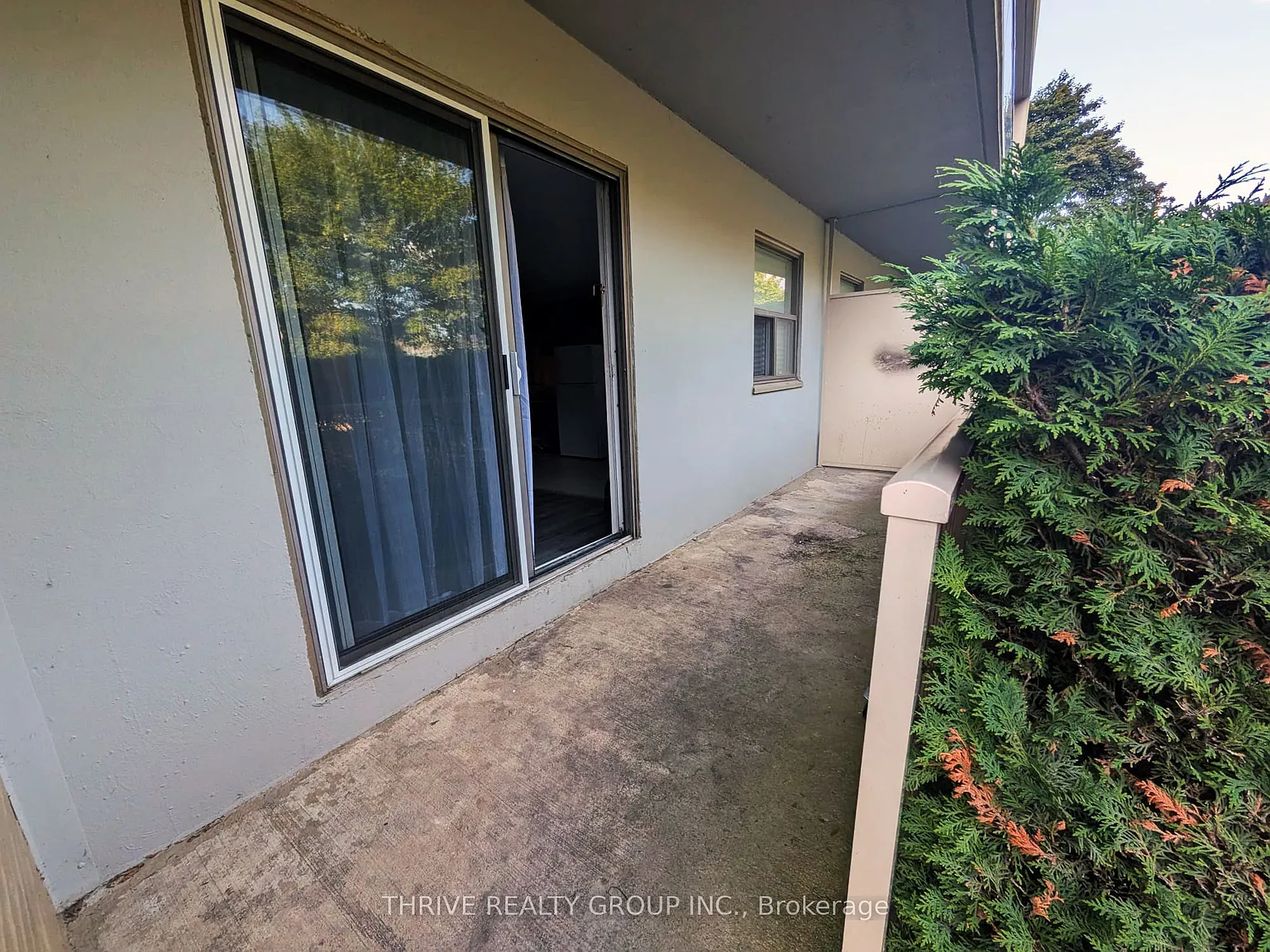 931 Wonderland Rd S — Photo 4